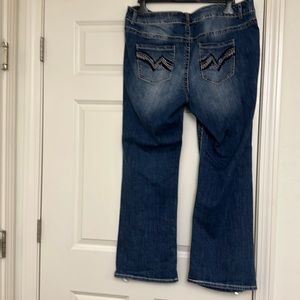 LB Distressed Slim Baby Bootcut Plus 20 Zip/Fly Back Pocket Detail NWOT